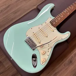 FENDER VINTERA 60S STRATOCASTER SURF GREEN USED ELECTRIC GUITAR