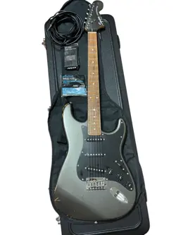 SQUIER BY FENDER STANDARD SERIES MATCHING HEAD