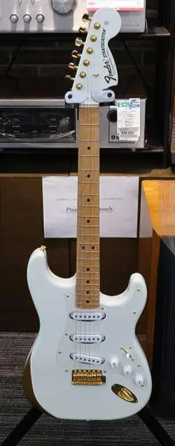 WHT STRATOCASTER