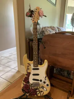 DAVID LOZEAU “ROSE TATTOO” FENDER STRATOCASTER