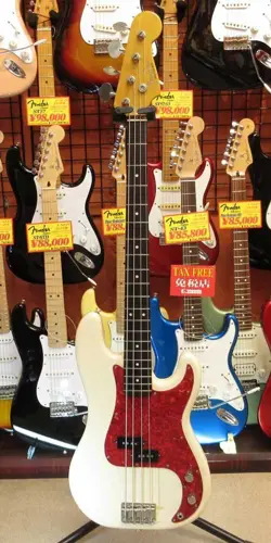 FENDER JAPAN PB62-53 ELECTRIC BASS GUITAR WHITE USED FROM JAPAN WITH SOFT CASE