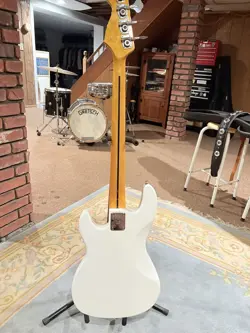 PRECISION BASS ELECTRIC