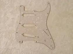 PICKGUARD 3 PLY AGED WHITE PEARLOID FOR FENDER STRATOCASTER