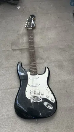 BLACK FENDER STRATACASTOR ELECTRIC GUITAR BLACK