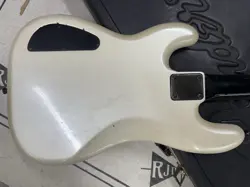 GUITAR WHITE