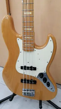 FENDER JAPAN JAZZ BASS TYPE USED ASH BODY MAPLE NECK MAPLEFINGERBOARD W/SOFTCASE