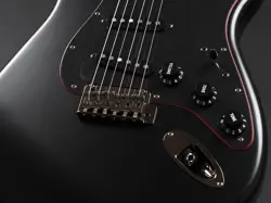 STRATOCASTER NOIR