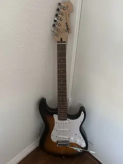 GUITAR RIGHT-HANDED BROWN