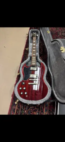 EPIPHONE SG G-400 ELECTRIC GUITAR CHERRY RED WITH HARD CASE & FENDER AMP!