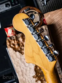 USED ELECTRIC GUITAR