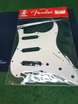 FENDER STRATOCASTER SSS PICKGUARD