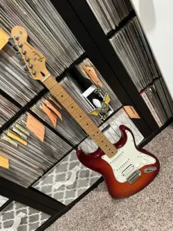 FENDER PLAYER STRATOCASTER HSS PLUS TOP ELECTRIC GUITAR SIENNA BURST W/ GIGBAG