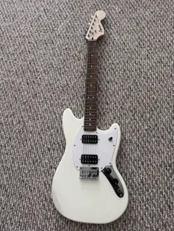 FENDER WHITE 6-STRING