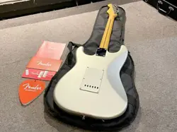 FENDER FSR MADE IN JAPAN TRADITIONAL 50S STRATOCASTER WITH COMPETITION STRIPE