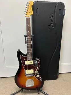 FENDER AMERICAN PROFESSIONAL II JAZZMASTER WITH ROSEWOOD FRETBOARD - SUNBURST