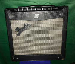 FENDER MUSTANG I GUITAR AMP