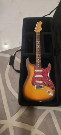 FENDER USA HIGHWAY ONE STRATOCASTER ELECTRIC GUITAR