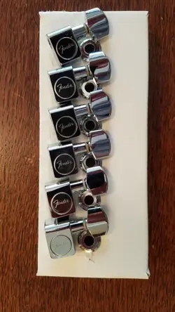 FENDER STANDARD STRATOCASTER TUNERS