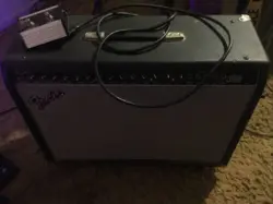 FENDER ULTIMATE CHORUS GUITAR COMBO AMP WITH FOOT PEDAL