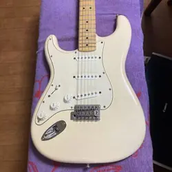 MODEL STRATOCASTER LEFT-HANDED