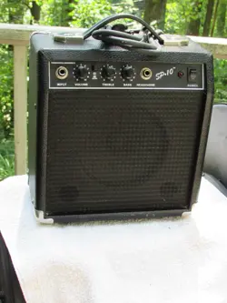 FENDER SQUIER SP-10 ELECTRIC GUITAR AMP 22 WATT PR367 120V - 60HZ PORTABLE