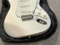 STRATOCASTER WITH COMPETITION