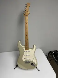 FENDER 60TH ANNIVERSARY LIMITED STANDARD STRATOCASTER WITH MAPLE FRETBOARD 2006