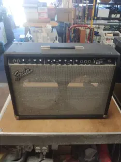 FENDER FRONTMAN 212R 100 WATT 2X12