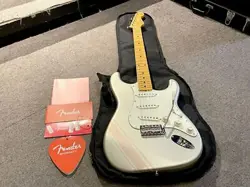 FENDER FSR  IN JAPAN TRADITIONAL 50S STRATOCASTER  COMPETITION