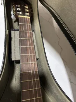 ACOUSTIC GUITAR CRACKED