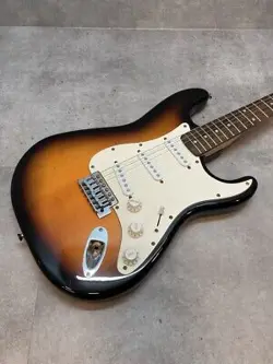 USED SQUIER BY FENDER AFFINITY SERIES STRATOCASTER MUSICAL INSTRUMENT/SQUIER/STR