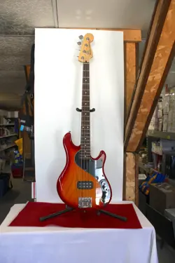 2013 FENDER DELUXE DIMENSION BASS  AGED CHERRY BURST GIG BAG