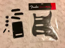 8-HOLE PICKGUARD BLACK