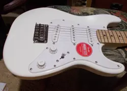 FENDER SQUIER OLYMPIC