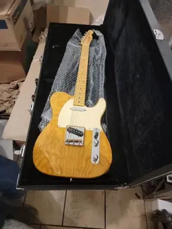 FENDER TELECASTER GUITAR W CASE