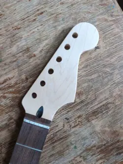 MITE FENDER STRATOCASTER