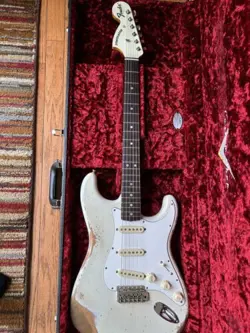 RELIC 69 STRATOCASTER