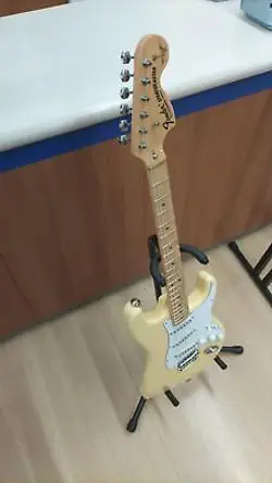 FENDER YNGWIE MALMSTEEN STRAT YWH ELECTRIC GUITAR USED