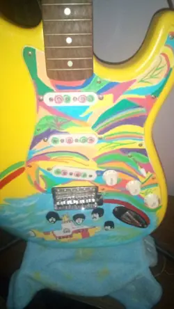 FENDER SQUIRE STRAT/YELLOW