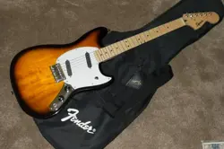 2023 SQUIER SONIC MUSTANG WIRH FENDER GIG BAG, STRAP & CABLE