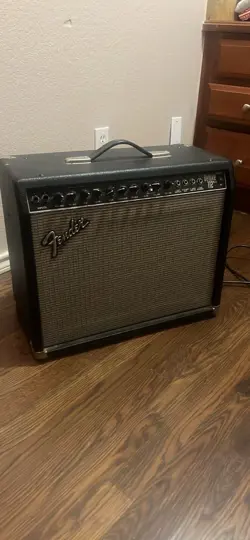 LARGE FENDER DELUXE 112 PLUS   AMP