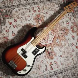 FENDER PLAYER PRECISION BASS  MAPLE FINGERBOARD  3 COLOR SUNBURST