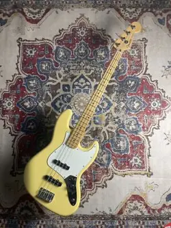 FENDER PLAYER JAZZ BASS  MAPLE FINGERBOARD  BUTTERCREAM