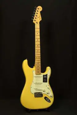 FENDER PLAYER STRATOCASTER MAPLE FINGERBOARD BUTTERCREAM
