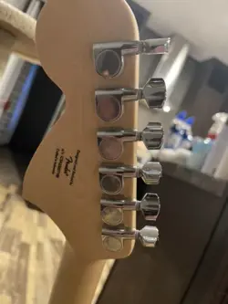 FENDER SQUIER AFFINITY STRATOCASTER 6-STRING ELECTRIC GUITAR (LAKE PLACID BLUE)