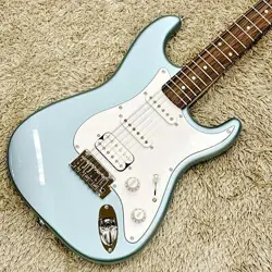 SQUIER BY FENDER AFFINITY SERIES STRATOCASTER JUNIOR HSS ICE BLUE METALLIC LAURE