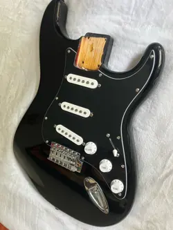 FENDER SQUIER AFFINITY STRATOCASTER GUITAR BODY LOADED