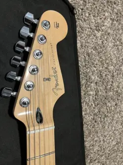 FENDER PLAYER STRATOCASTER HSS PLUS TOP MAPLE FINGERBOARD AGED CHERRY BURST