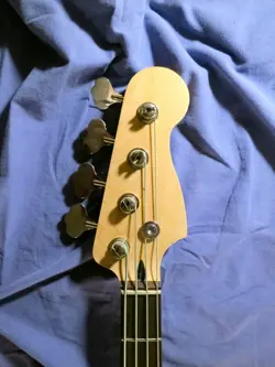 FENDER-LICENSED NECK