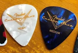 NEW FENDER SURF GREEN STRATOCASTER TELECASTER STRAT TELE LE GUITAR CASE   EXTRAS